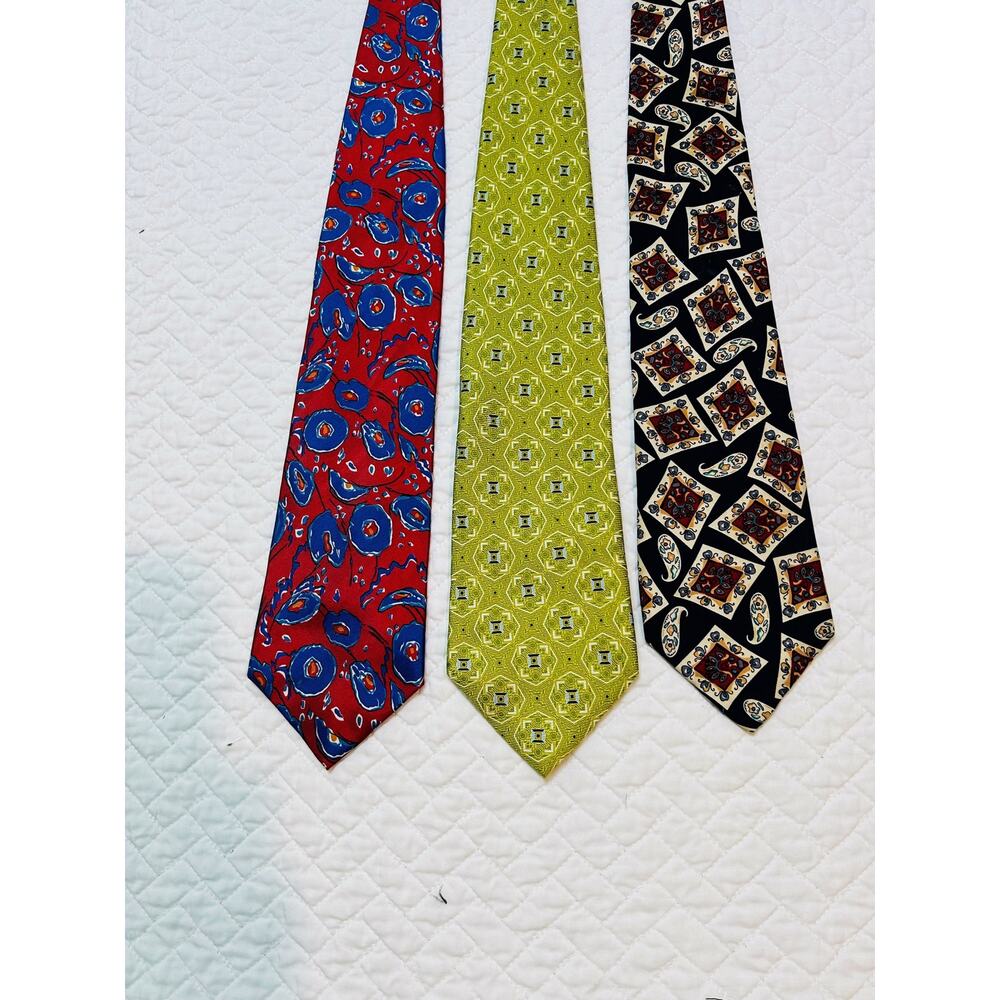 Lot of 3 NECK TIES  / Stunning & Vibrant designs
